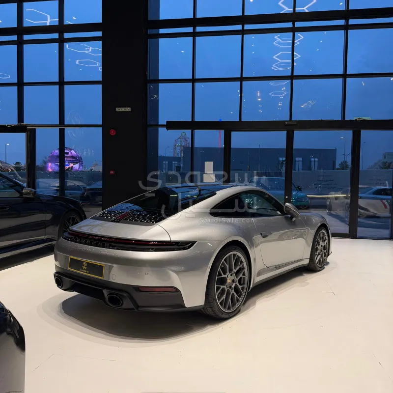 2026 بورش 911 كاريرا