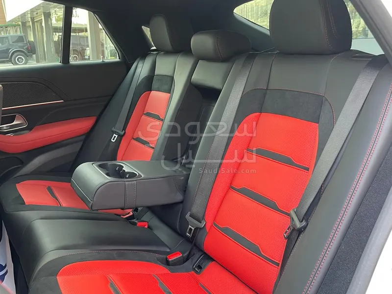 2024 مرسيدس - بنز جي إل إي 53 أي إم جي