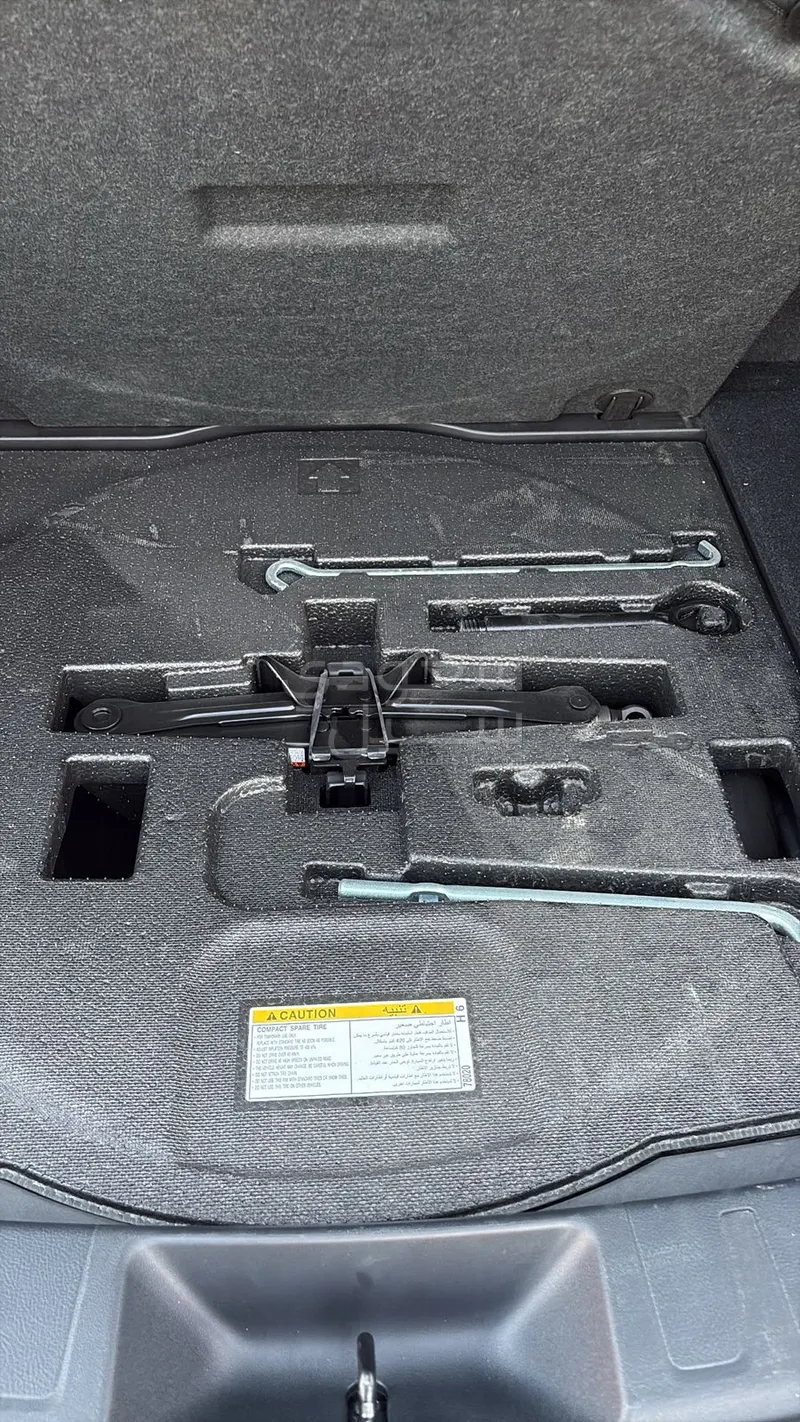 2024 لكزس يو إكس اتش300