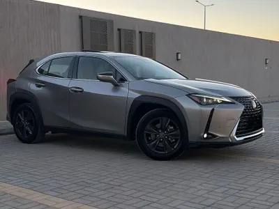 2024 لكزس يو إكس اتش300