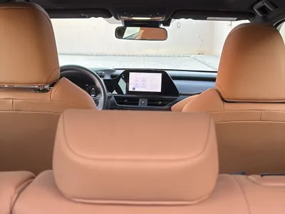 2024 لكزس يو إكس اتش300