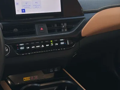 2024 لكزس يو إكس اتش300