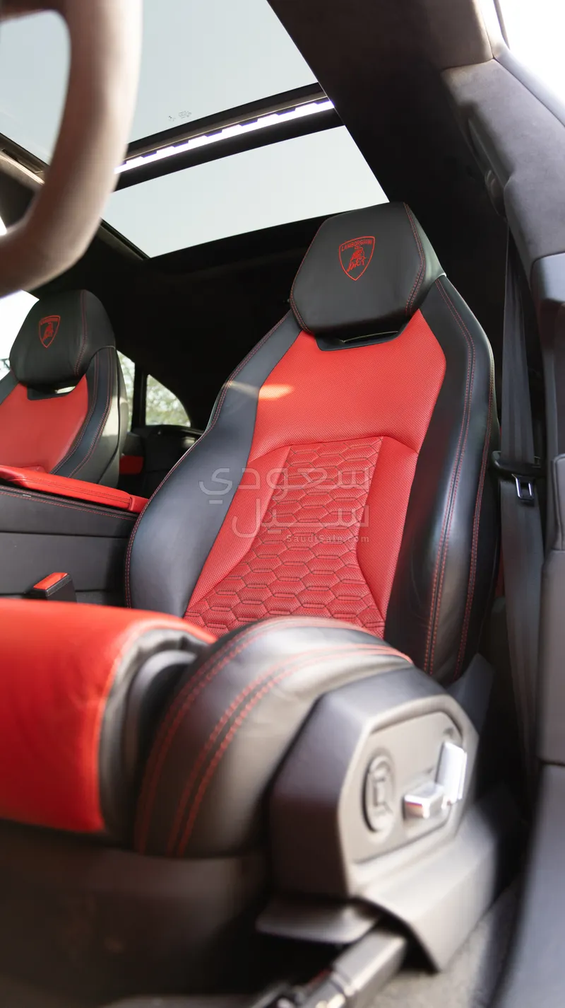 2019 Lamborghini URUS