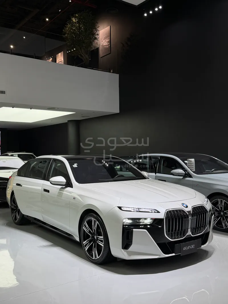 2025 بي ام دبليو الفئة السابعة 740 إل أي