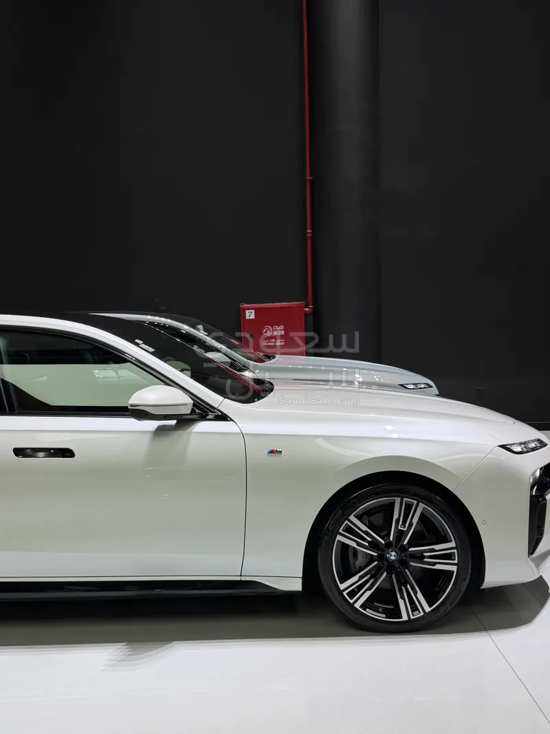 2025 بي ام دبليو الفئة السابعة 740 إل أي