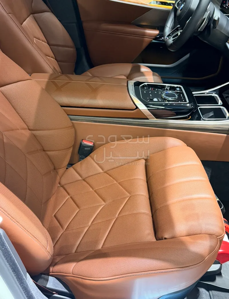 2025 بي ام دبليو الفئة السابعة 740 إل أي