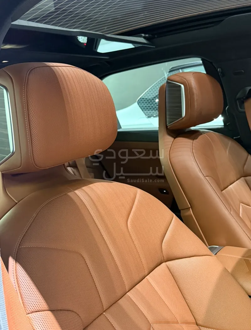 2025 بي ام دبليو الفئة السابعة 740 إل أي