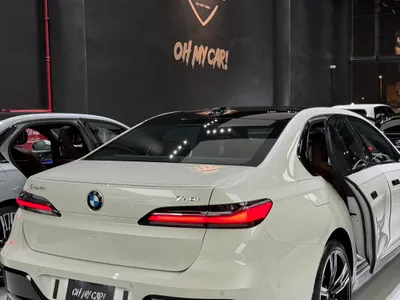 2025 بي ام دبليو الفئة السابعة 740 إل أي