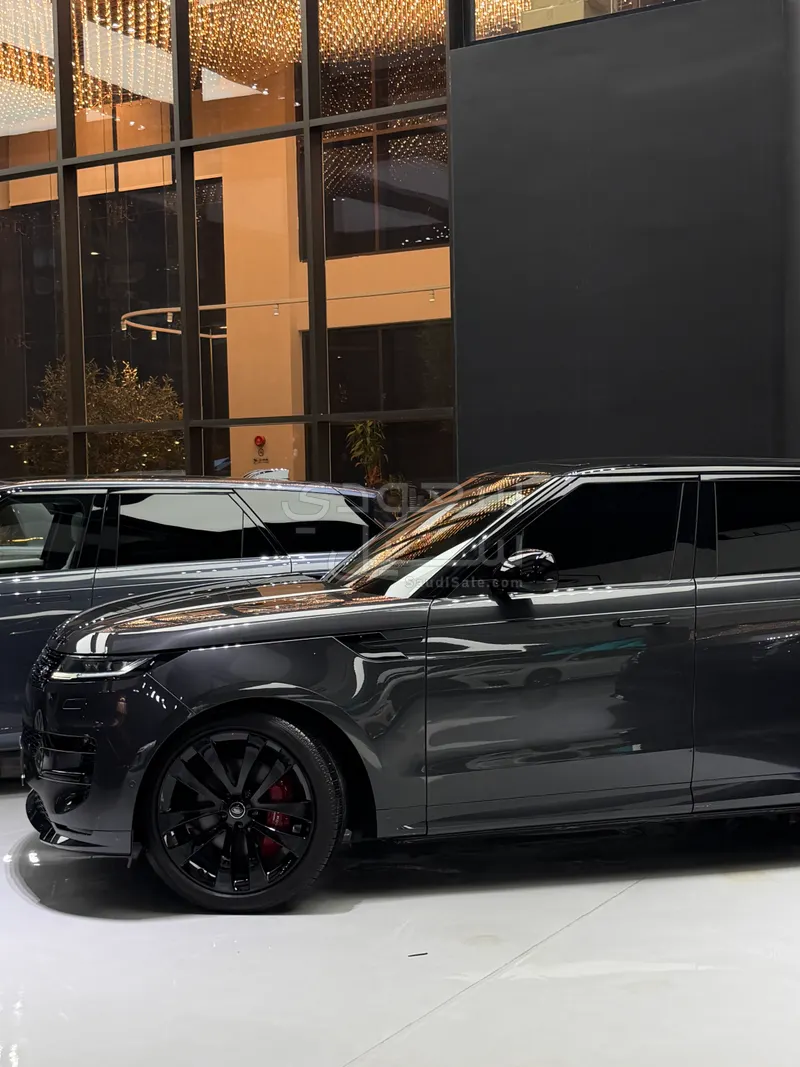 2025 لاند روفر رينج روفر سبورت اتش اس اي