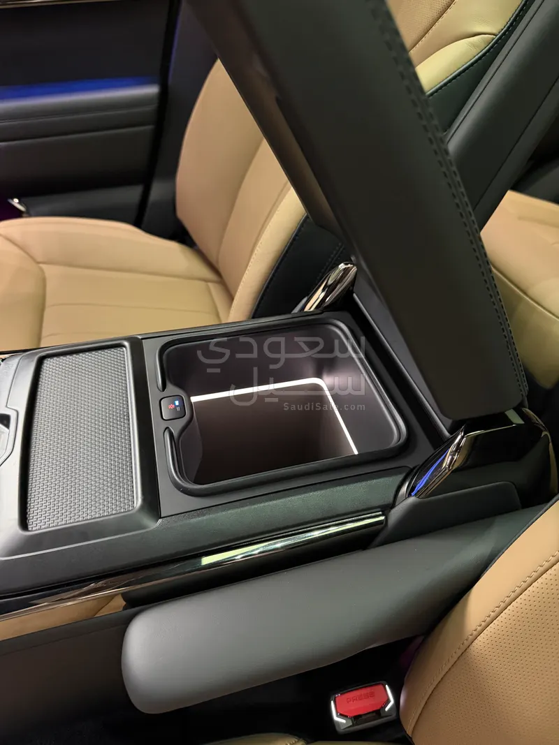 2025 لاند روفر رينج روفر سبورت اتش اس اي