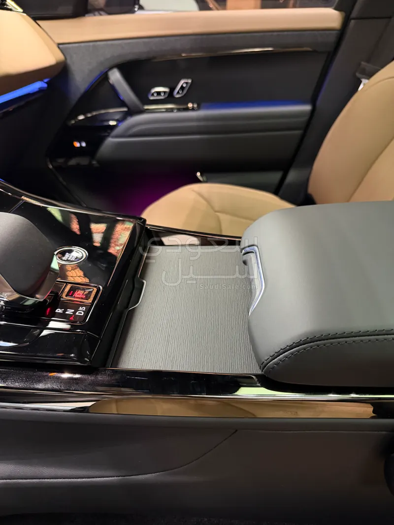 2025 لاند روفر رينج روفر سبورت اتش اس اي