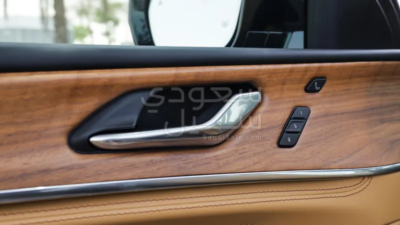 2025 جييب جراند شيروكي ساميت