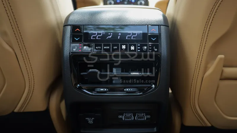 2025 جييب جراند شيروكي ساميت