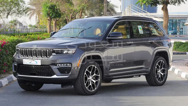 2025 جييب جراند شيروكي ساميت