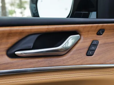 2025 جييب جراند شيروكي ساميت