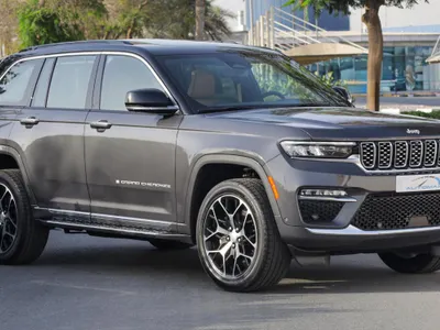 2025 جييب جراند شيروكي ساميت