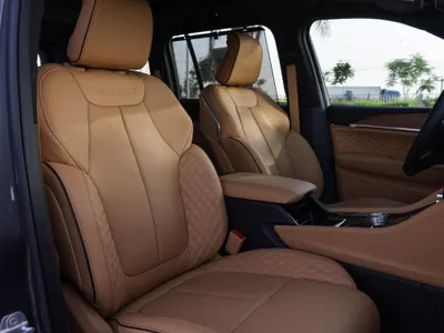 2025 جييب جراند شيروكي ساميت