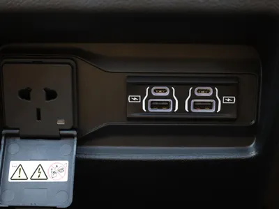 2025 جييب جراند شيروكي ساميت