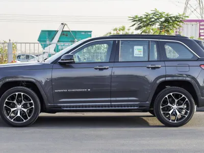 2025 جييب جراند شيروكي ساميت