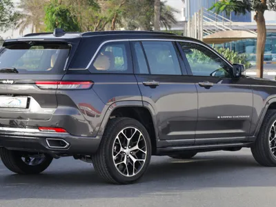 2025 جييب جراند شيروكي ساميت