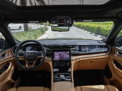 2025 جييب جراند شيروكي ساميت