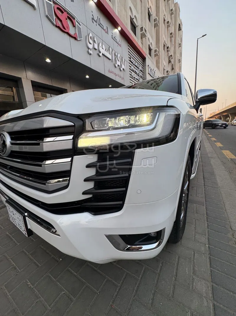 2025 تويوتا لاند كروزر في اكس ار