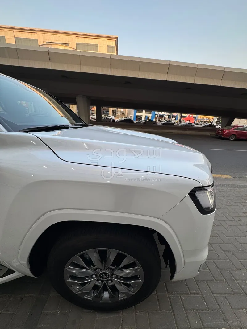 2025 تويوتا لاند كروزر في اكس ار