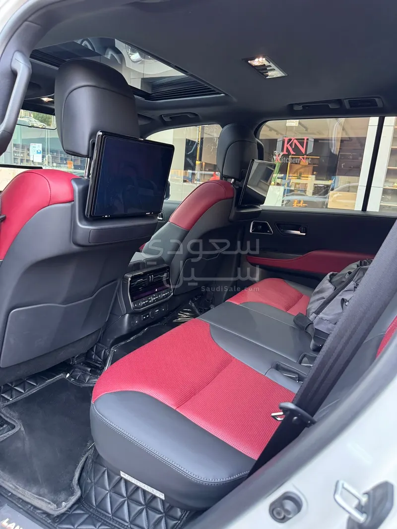 2025 تويوتا لاند كروزر في اكس ار