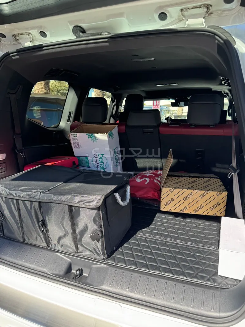 2025 تويوتا لاند كروزر في اكس ار