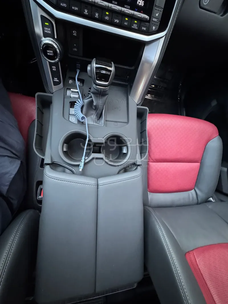 2025 تويوتا لاند كروزر في اكس ار