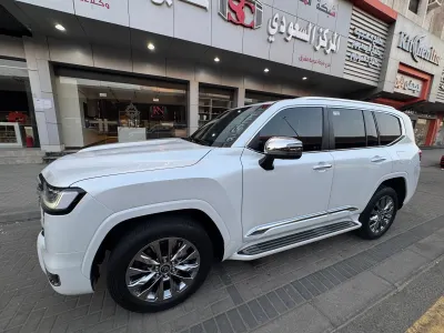 2025 تويوتا لاند كروزر في اكس ار