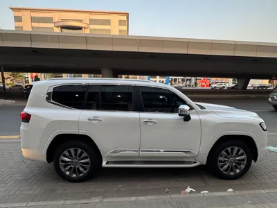 2025 تويوتا لاند كروزر في اكس ار