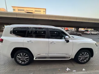 2025 تويوتا لاند كروزر في اكس ار