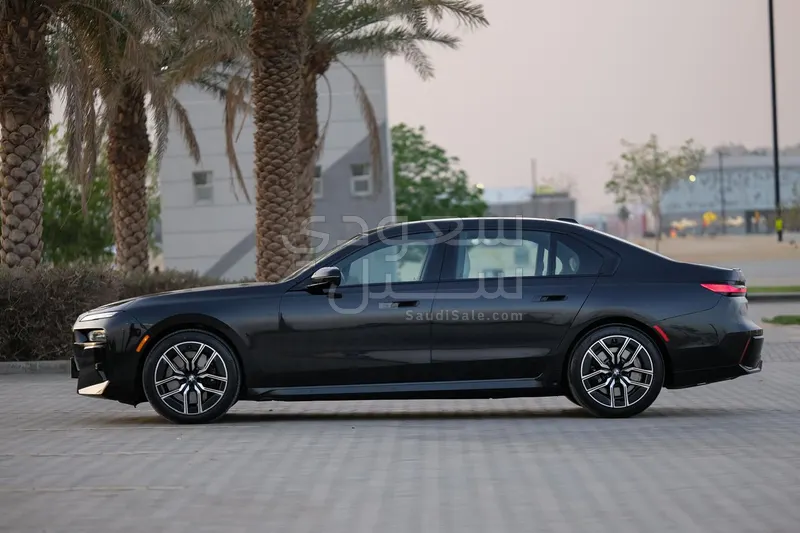 2024 بي ام دبليو الفئة السابعة 740 إل أي