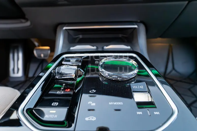 2024 بي ام دبليو الفئة السابعة 740 إل أي