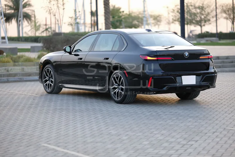 2024 بي ام دبليو الفئة السابعة 740 إل أي