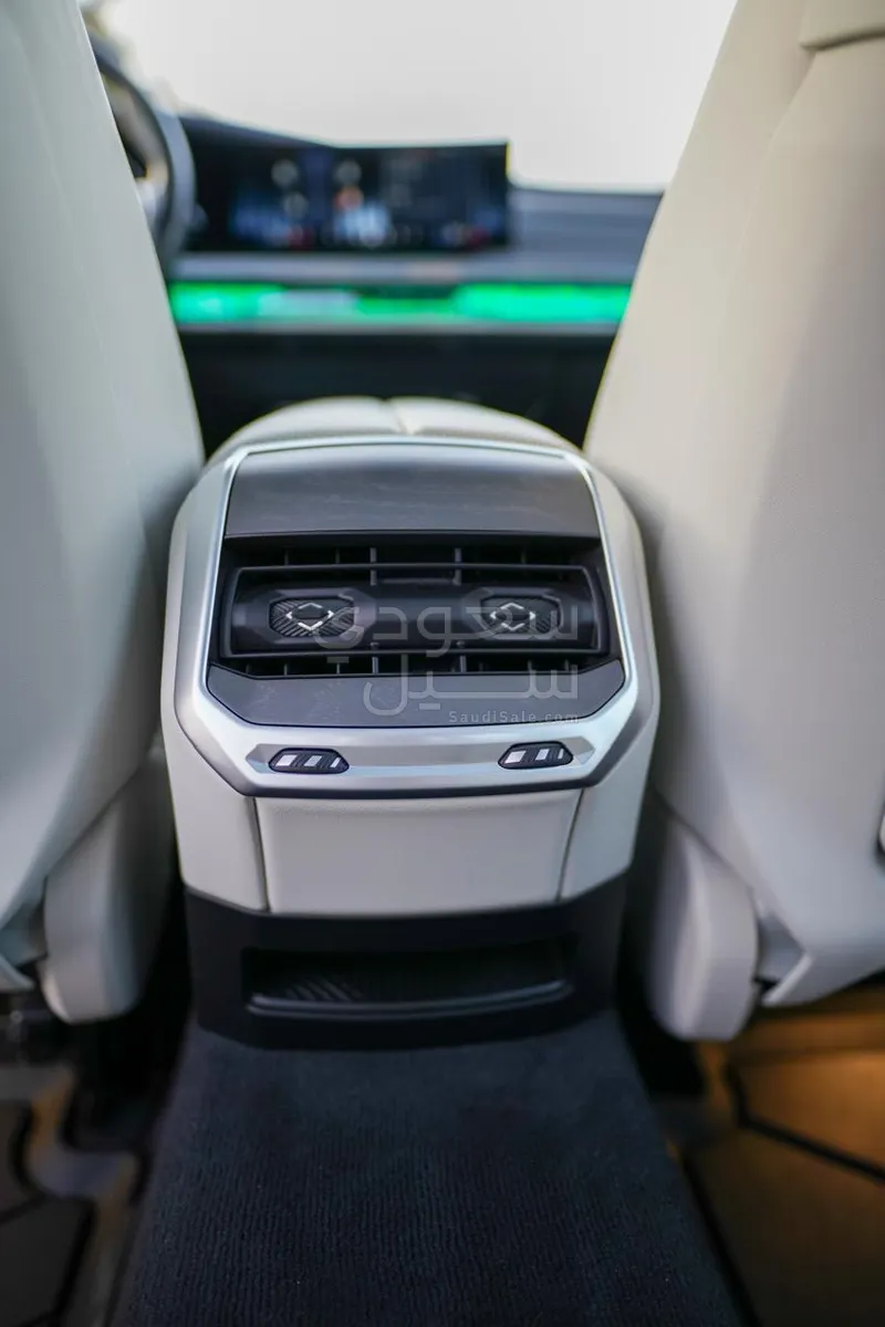 2024 بي ام دبليو الفئة السابعة 740 إل أي