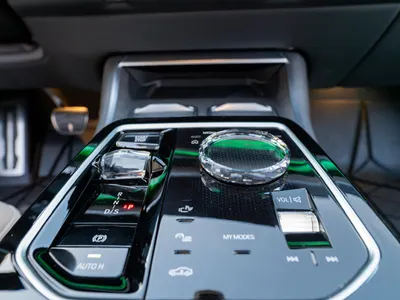 2024 بي ام دبليو الفئة السابعة 740 إل أي