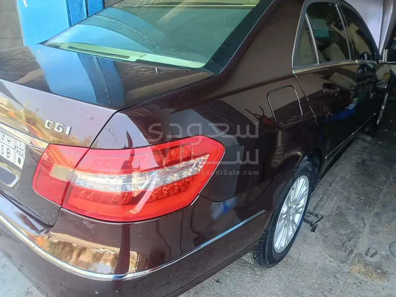 2011 مرسيدس - بنز إي 200