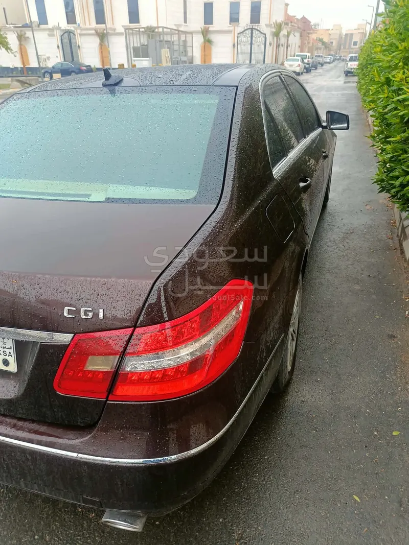 2011 مرسيدس - بنز إي 200