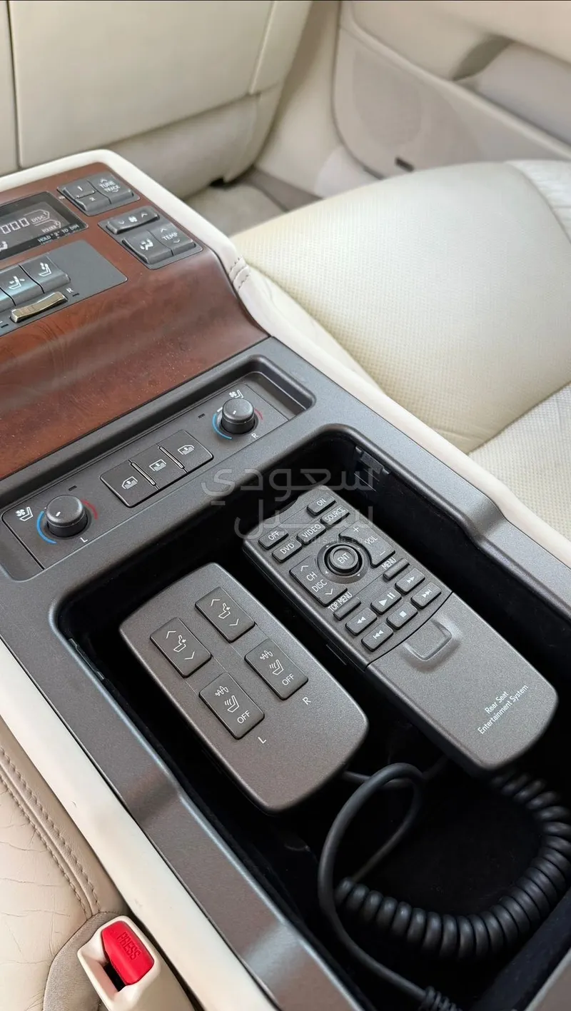 2010 لكزس إل إس 460 إل