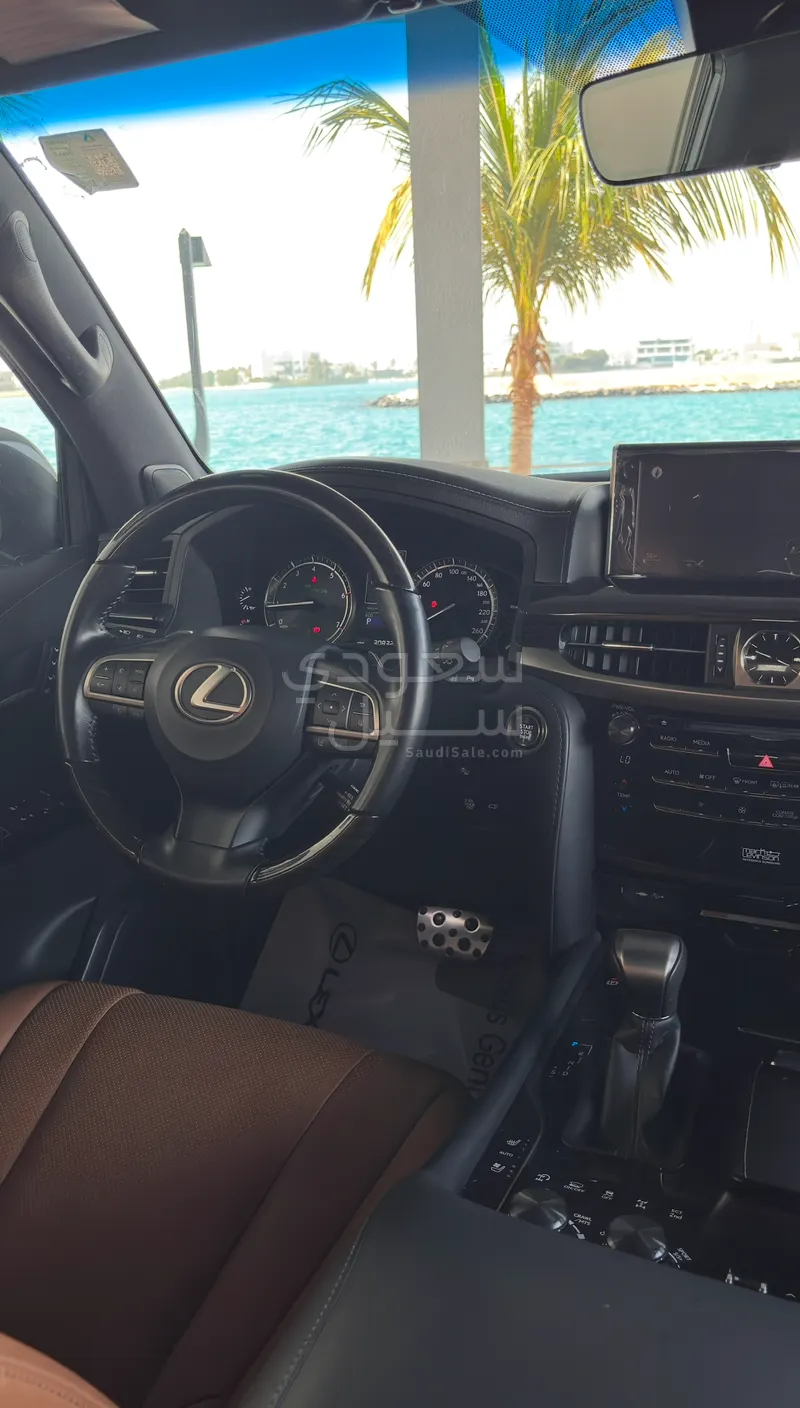 2021 لكزس إل إكس 570 اس