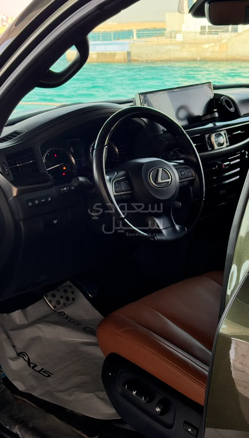 2021 لكزس إل إكس 570 اس