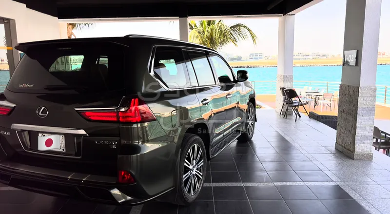 2021 لكزس إل إكس 570 اس