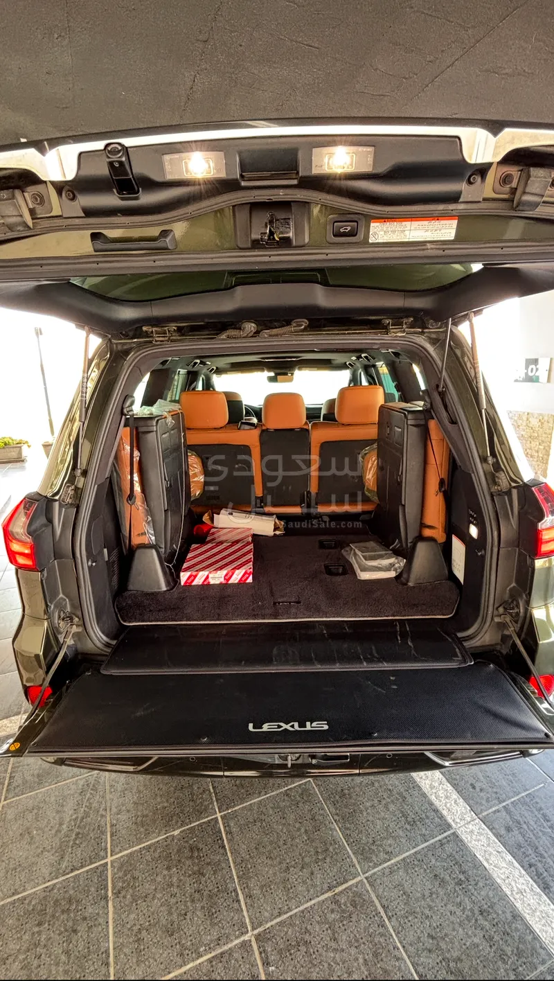 2021 لكزس إل إكس 570 اس