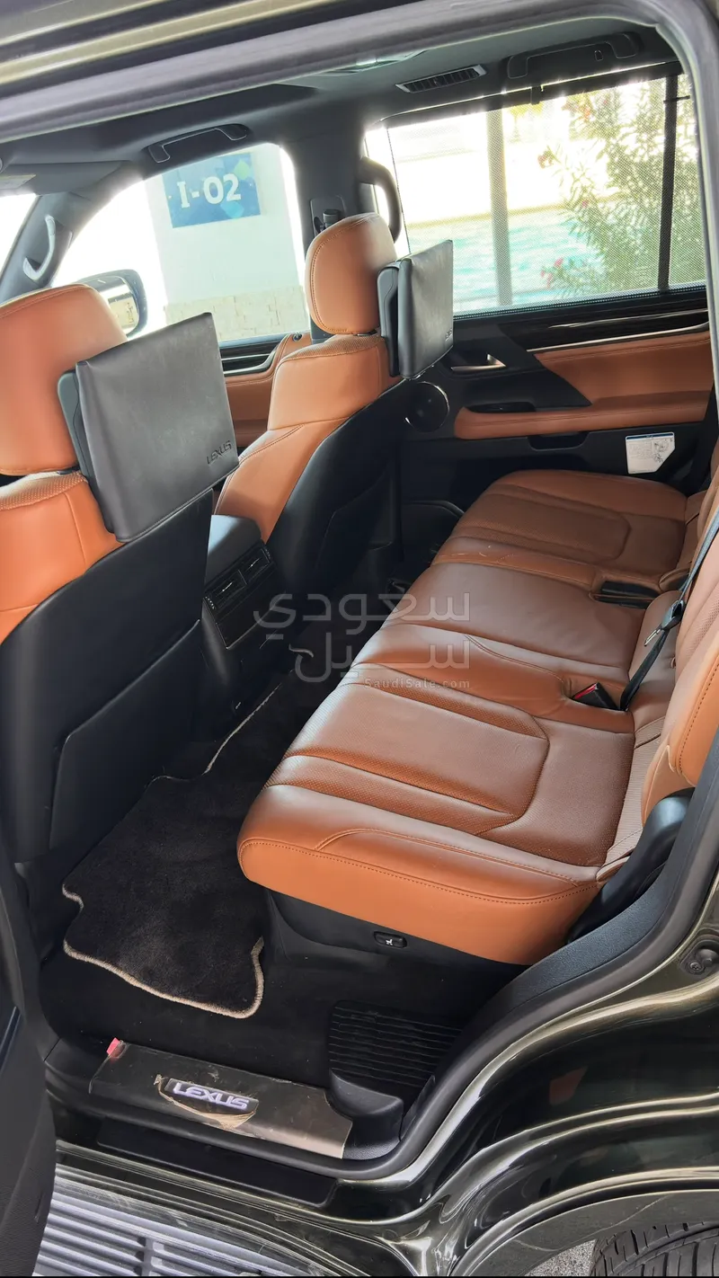 2021 لكزس إل إكس 570 اس