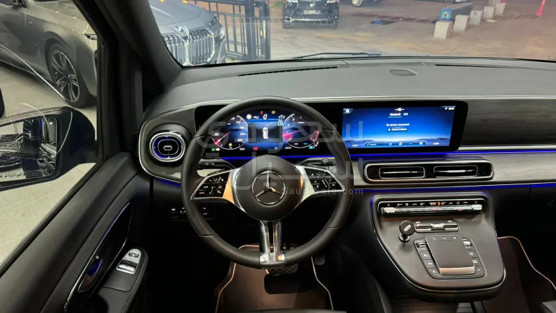 2025 Mercedes-Benz V 300