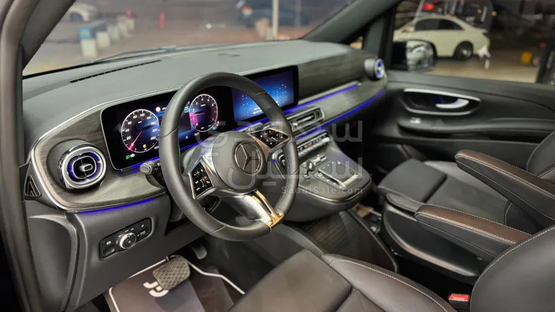 2025 Mercedes-Benz V 300