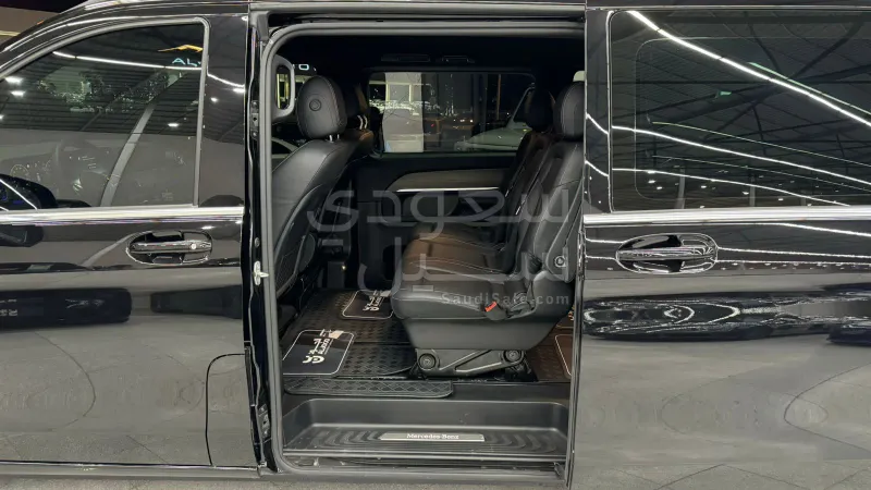 2025 Mercedes-Benz V 300
