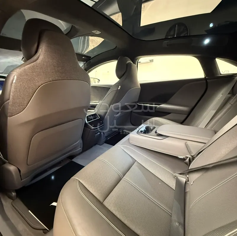 2023 لوسيد جراند تورينج